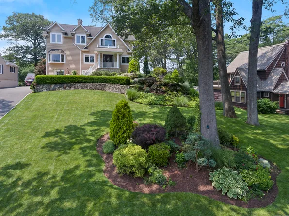 42 Woodledge Road, Stamford, CT 06907