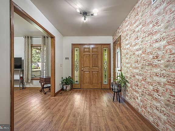 4th image of 105 Woodview Dr