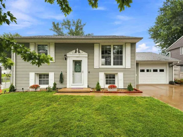 3027 Huxley Ln SW, Cedar Rapids, IA 52404