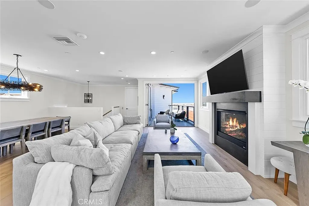 4 bed, 2470 sqft, $18,500 — Photo 4