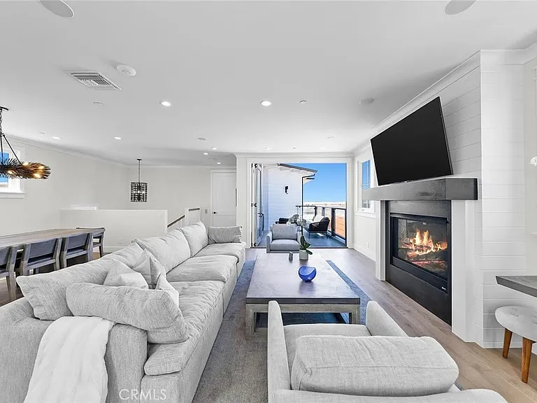 309 Crest Dr — Photo 4