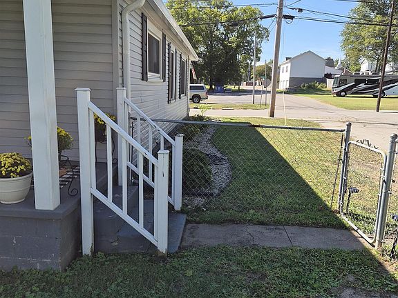 5th image of 402 S 5th St