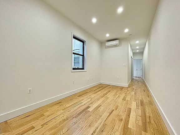 3rd image of 1862 Cornelia St #3R