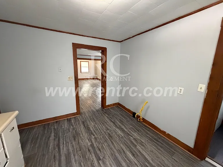 1206 Robinson St — Photo 3