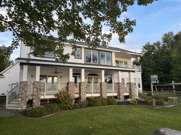 10234 Maple St, Presque Isle, MI 49777