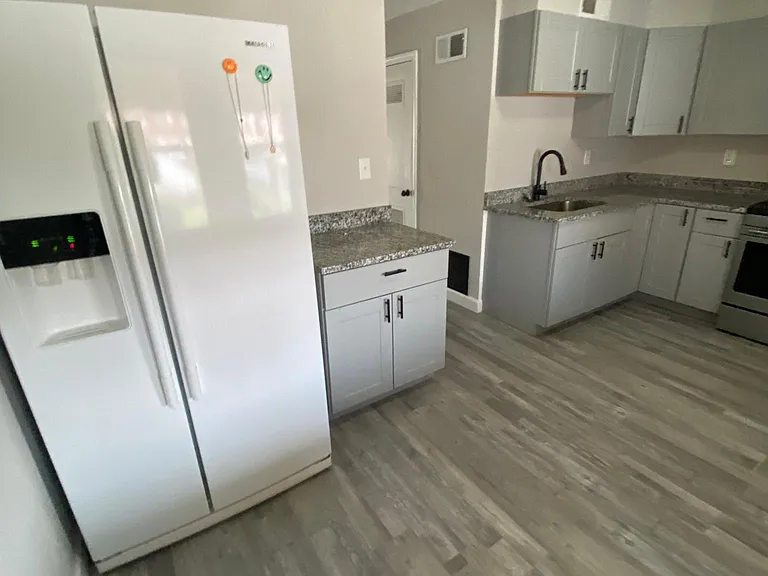 7431 Holabird Ave — Photo 8
