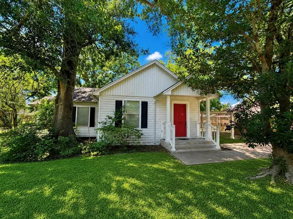 705 Shady Ln, Angleton, TX 77515