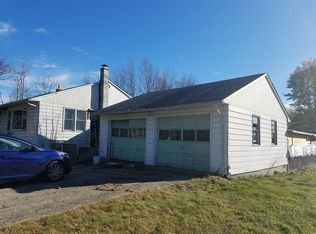 48 Bushnell Rd, Sturbridge, MA 01566