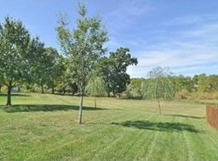 5712 NE Maybrook Rd, Blue Springs, MO 64064