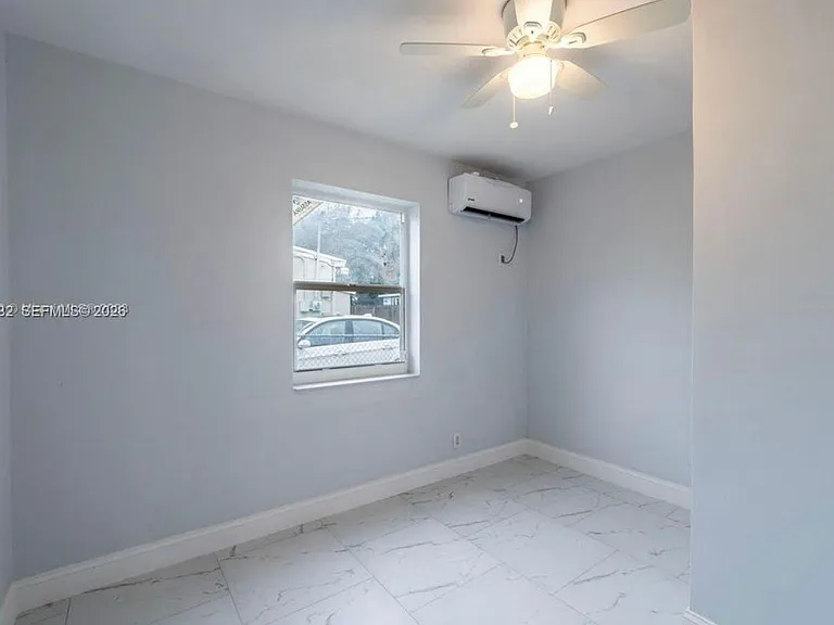 425 NW 14th Way — Photo 4
