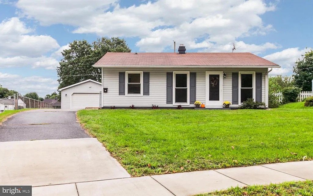 1158 Outer Dr photo 1