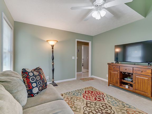 3rd image of 917 Buckhaven Dr