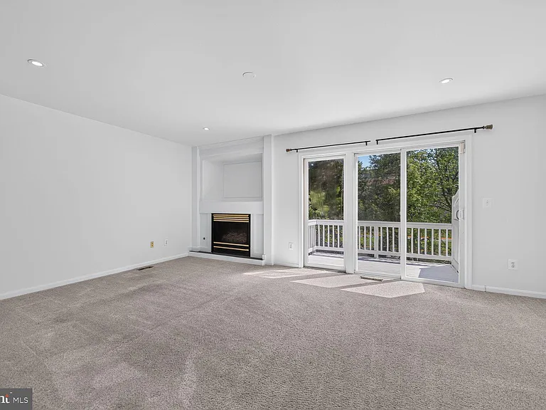 12054 Edgemere Cir — Photo 9