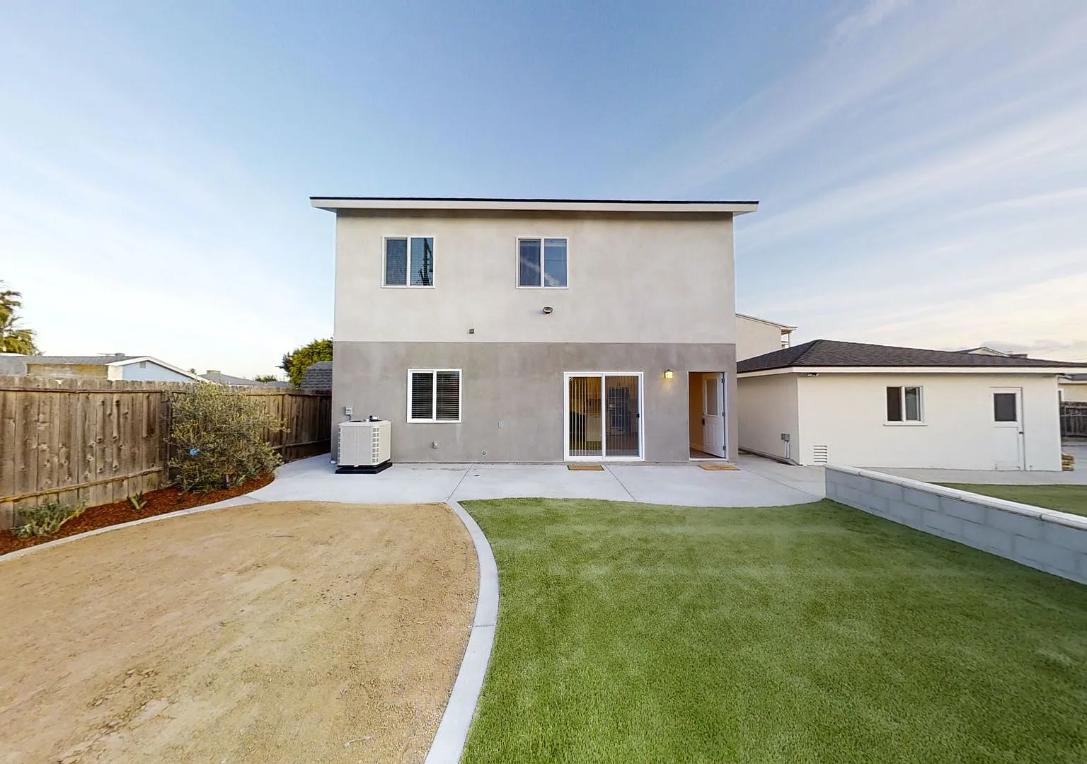 4BD/2BA, Spacious Yard — Photo 1