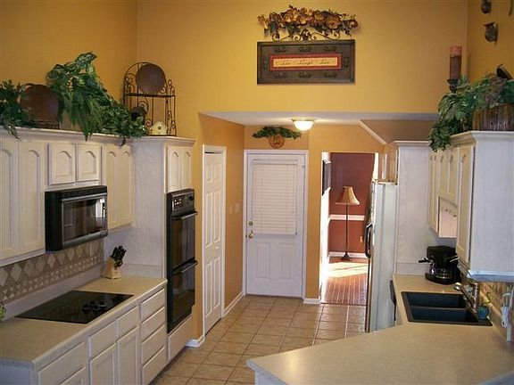 Eat-In Kitchen 2 Pantries