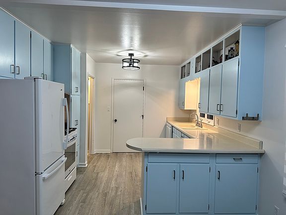 4th image of 402 W South St