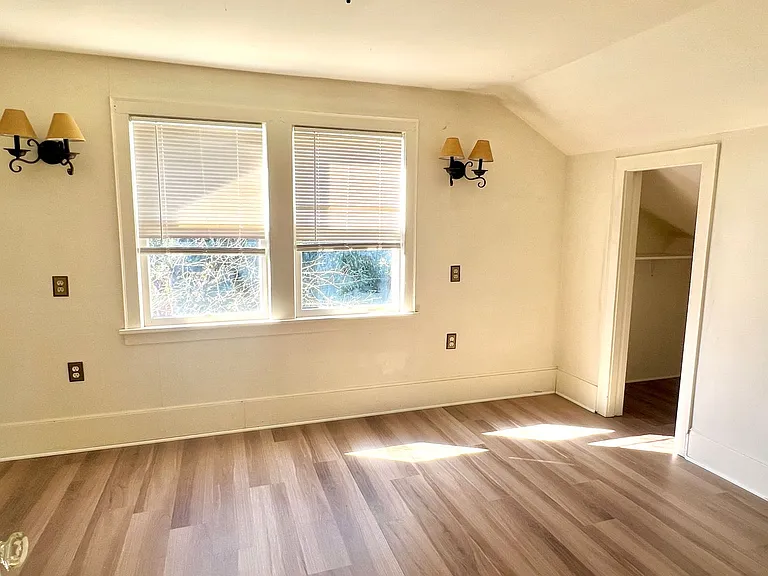 8421 N Fiske Ave — Photo 22