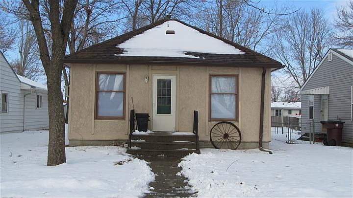 1st image of 219 E 14th St