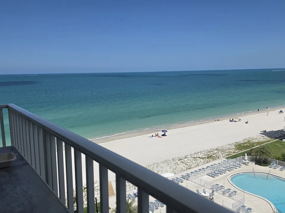 3443 Gulf Shore Blvd N #813