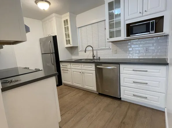 675 Sharon Park Dr APT 108, Menlo Park, CA 94025