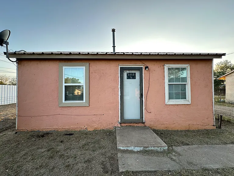 1112 Binkley Ave #1/2 — Photo 1