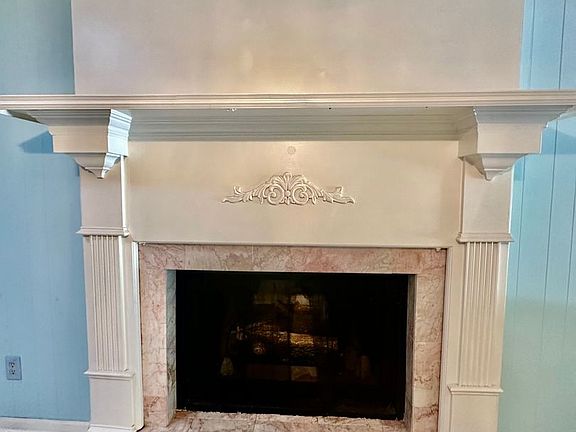 3rd image of 1617 W Kellogg Cir