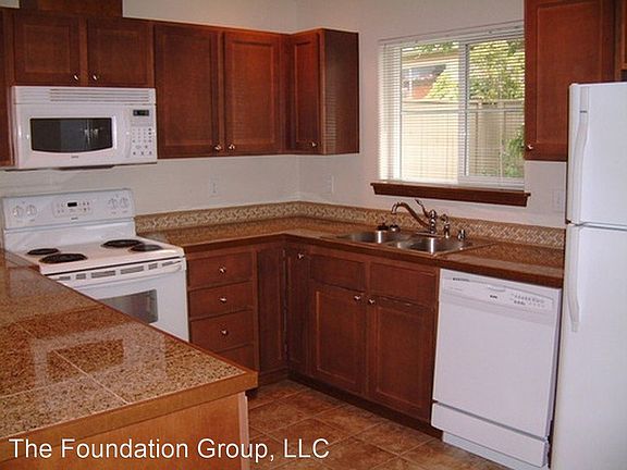 3rd image of 12545 Roosevelt Way NE APT 303