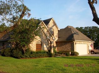 805 Enchanted Oaks Dr, Angleton, TX 77515