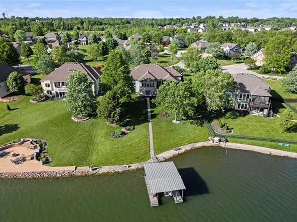 15471 Cedar Ln, Basehor, KS 66007