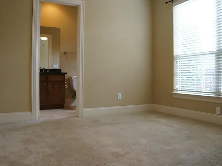 2923 Pease St — Photo 14