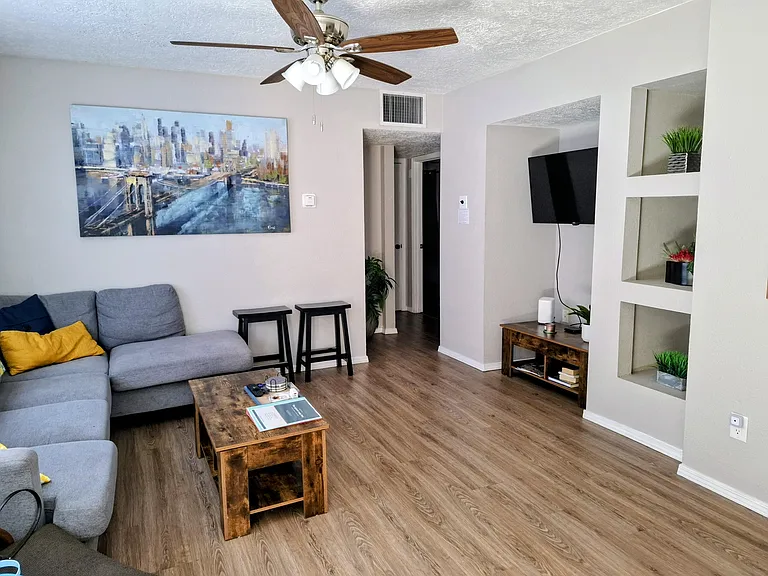 1406 Pennsylvania St NE #4 — Photo 2