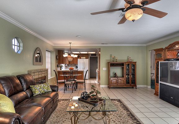4th image of 15926 Oak Hill Dr