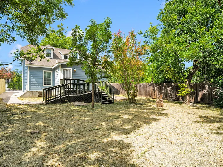1615 W Commerce St — Photo 20