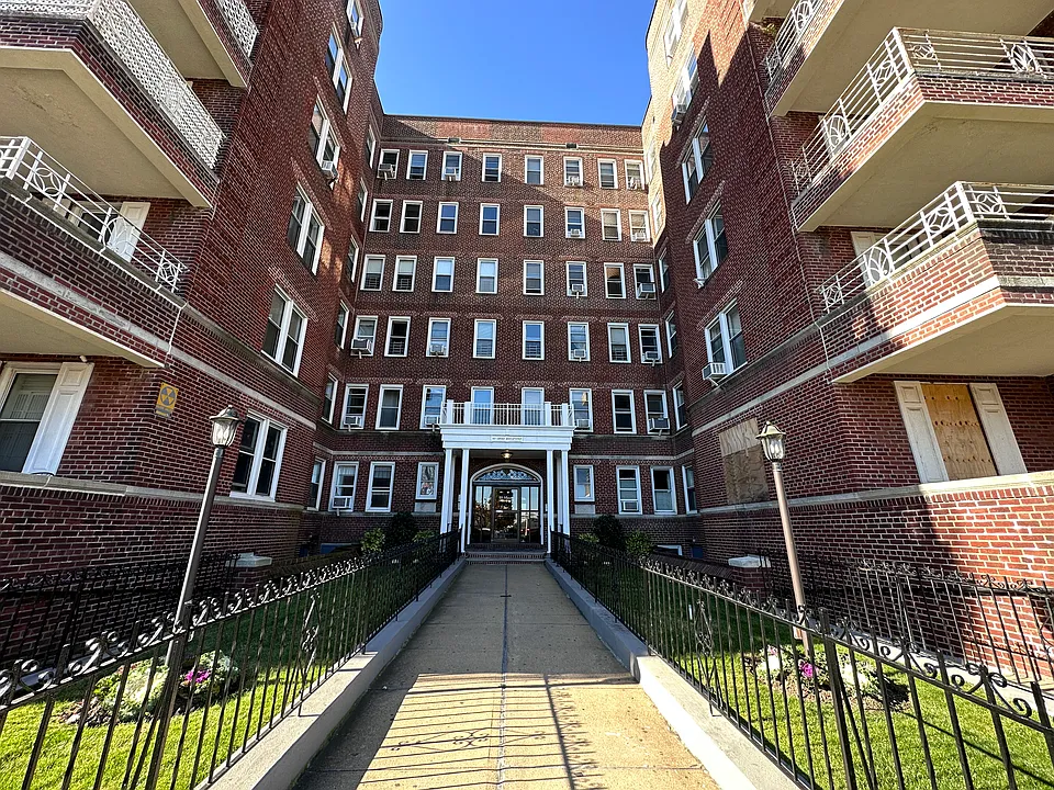 10 Shore Blvd #4J