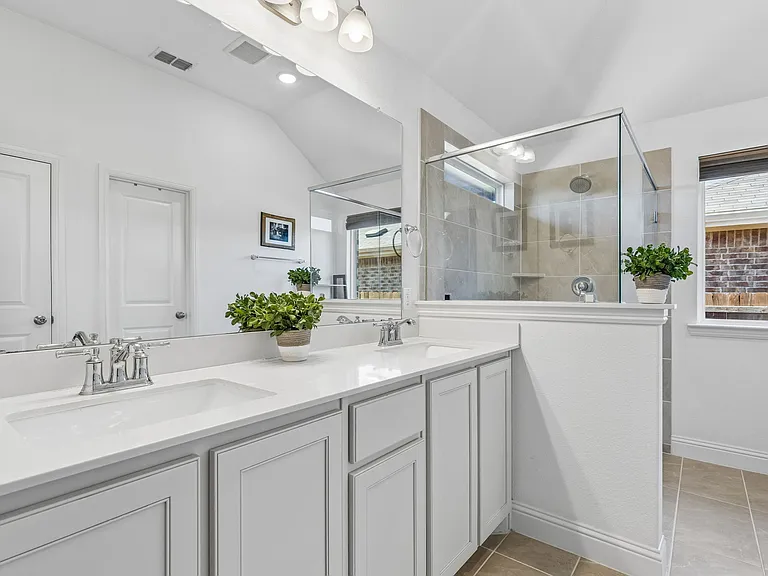 685 Coleman St — Photo 12