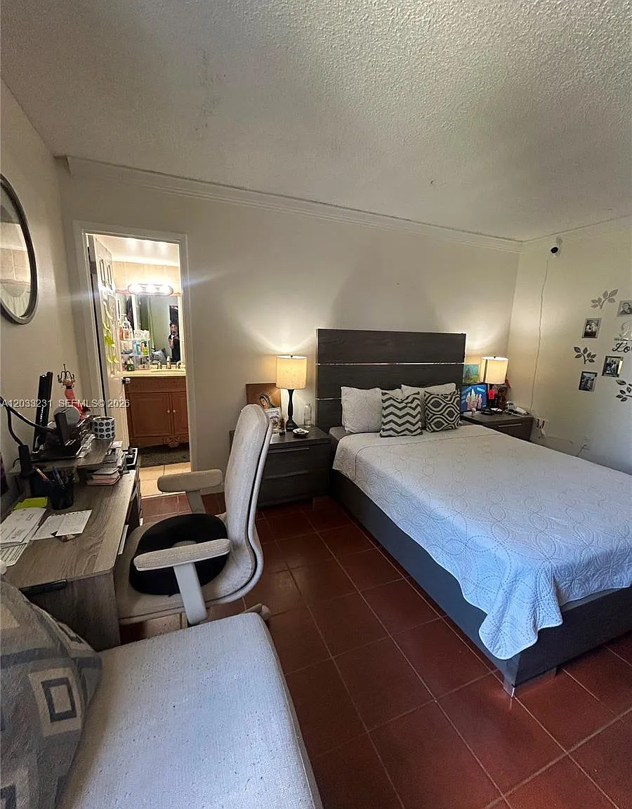 3 bed, 1275 sqft, $2,800 — Photo 3