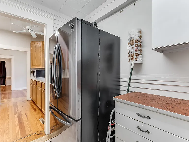 122 S Belmont Ave — Photo 29