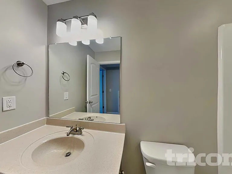 549 Medallion Cir — Photo 13