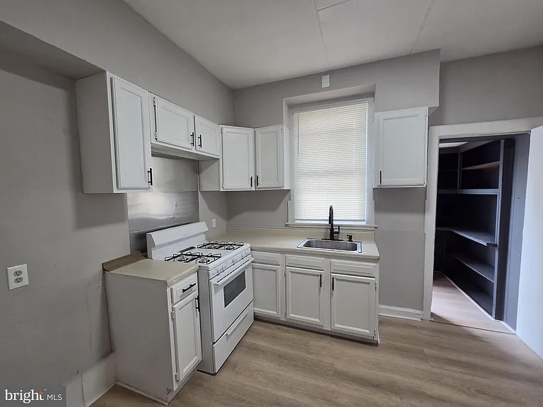 633 E Allegheny Ave — Photo 12