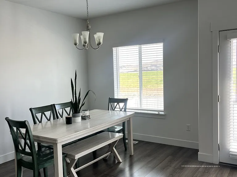 5156 E Lakefield Dr — Photo 2