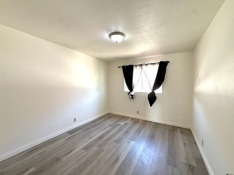 320 S Ynez Ave #D — Photo 11