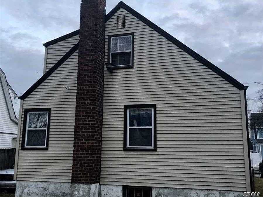 2nd image of 23 Chase St