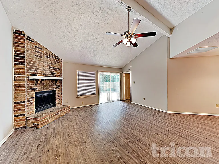2537 Rialto Way — Photo 5