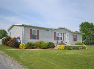 2220 Winding Rd, Grayville, IL 62844