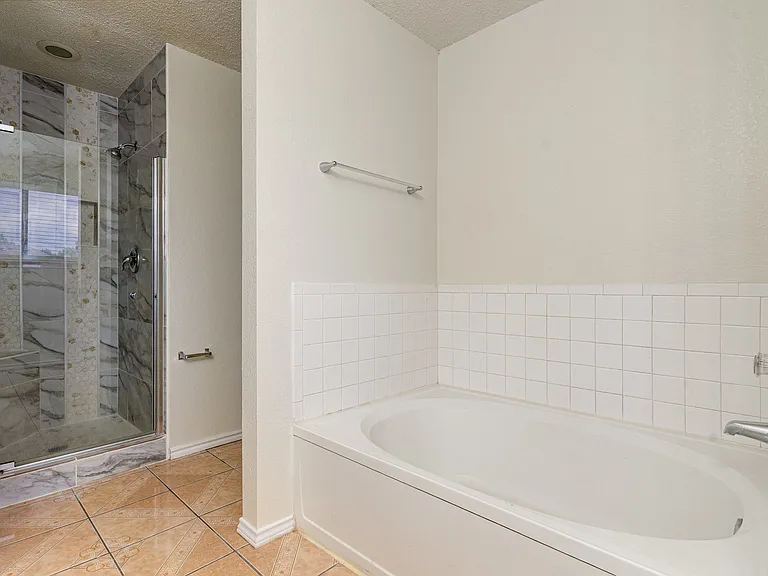 1810 Cedar Ridge Dr — Photo 20