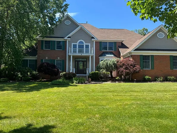 8 Marian Dr, West Windsor, NJ 08550