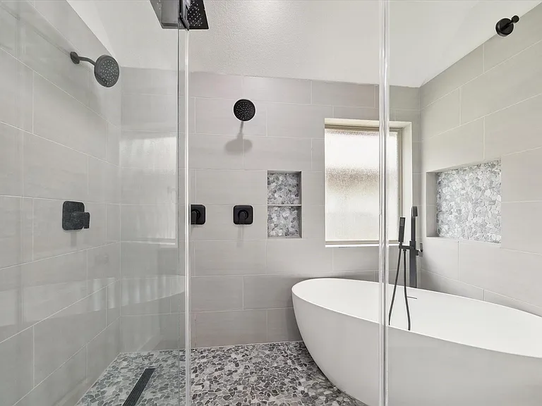 1600 Portia Ln — Photo 1