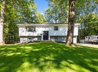 49 Fawn Hill Dr, Airmont, NY 10952