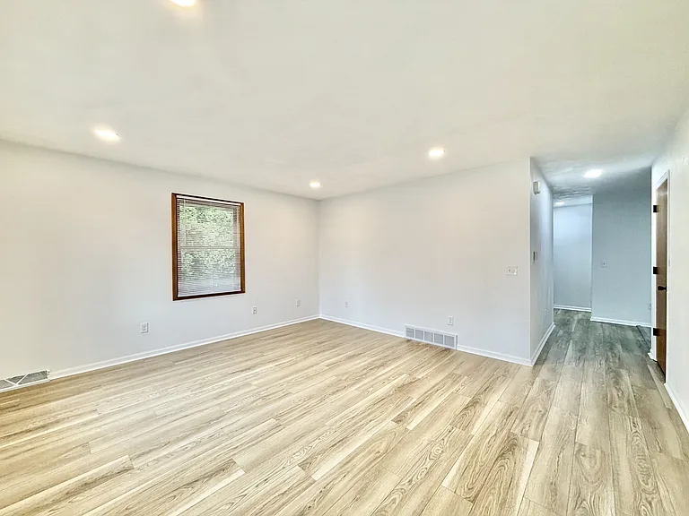 1124-1126 Brown Dr #1124 — Photo 6