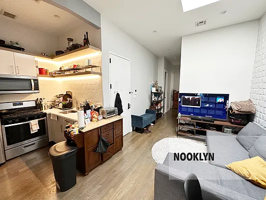 Rented by Nooklyn NYC LLC | media 17